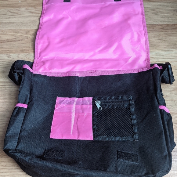 Hello Kitty Messenger Bag - Picture 2 of 8